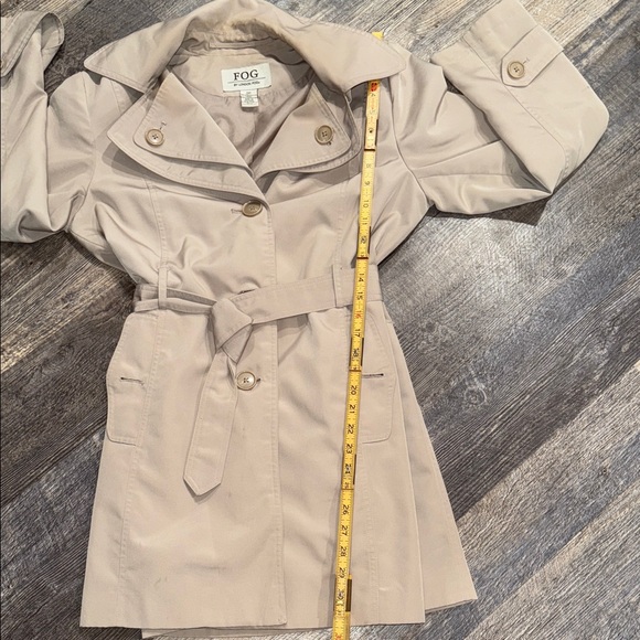 London Fog Light Tan Trench Coat - Picture 6 of 9